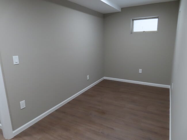 Building Photo - 284 Silzer St