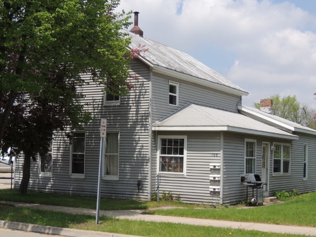 Building Photo - 108 E Montcalm St