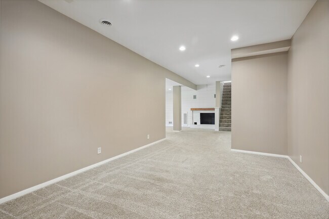 Building Photo - 10003 Crestridge Dr