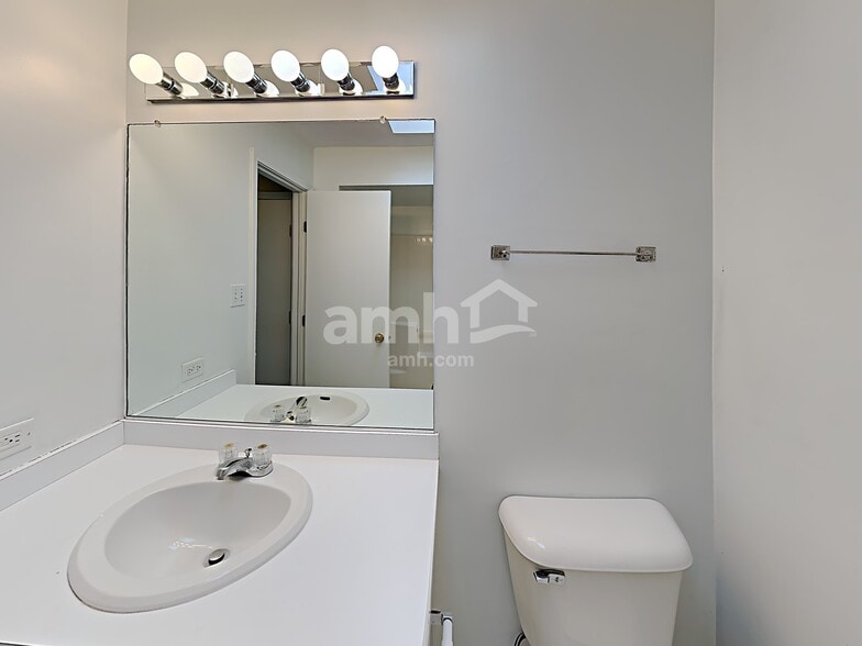 Building Photo - 121 Valleywood Dr