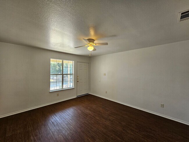 Building Photo - 3407 Toledo Dr
