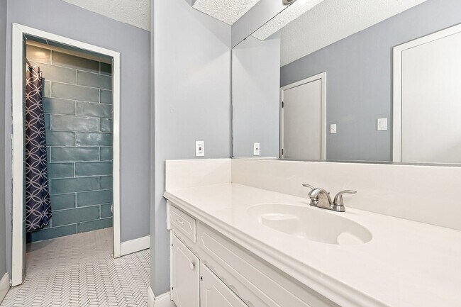 Building Photo - 3204 Denbury Dr