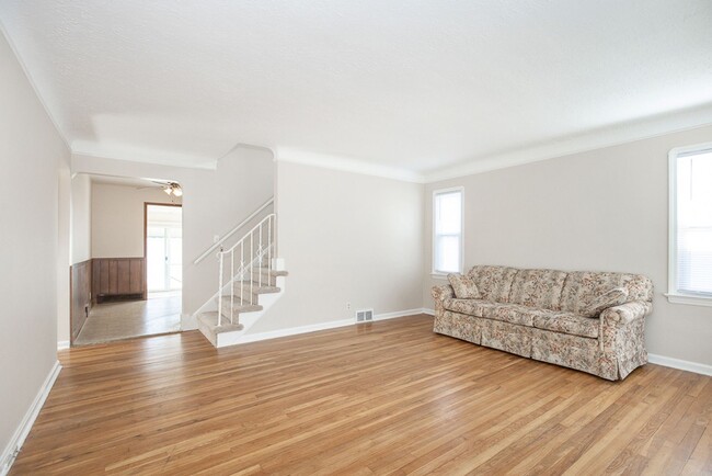 Building Photo - Charming 3 bedroom/2 bath House, Parma!