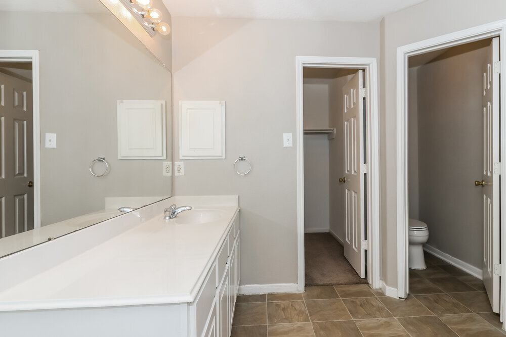 Building Photo - 12146 Landsdown Ridge Way