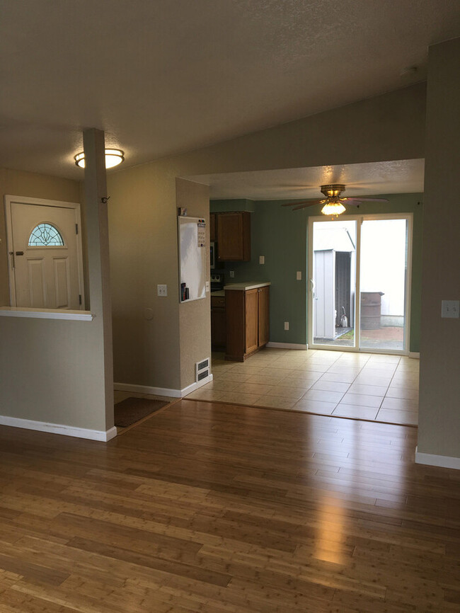 Building Photo - Super cute home in Lacey