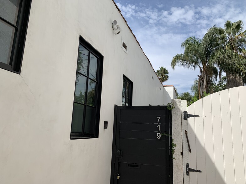 Private entrance - 719 N Formosa Ave