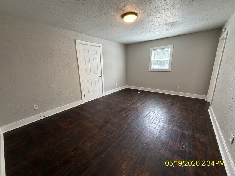 Building Photo - 1423 Halford St