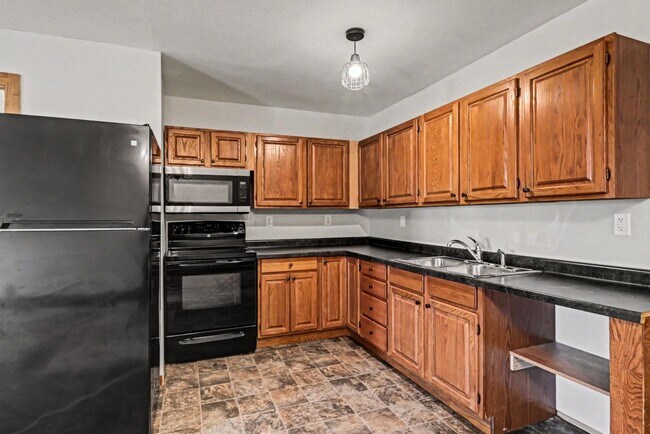 Building Photo - 307 E Bridge St