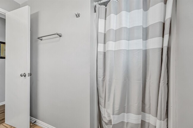 Building Photo - 21600 Zachary Dr