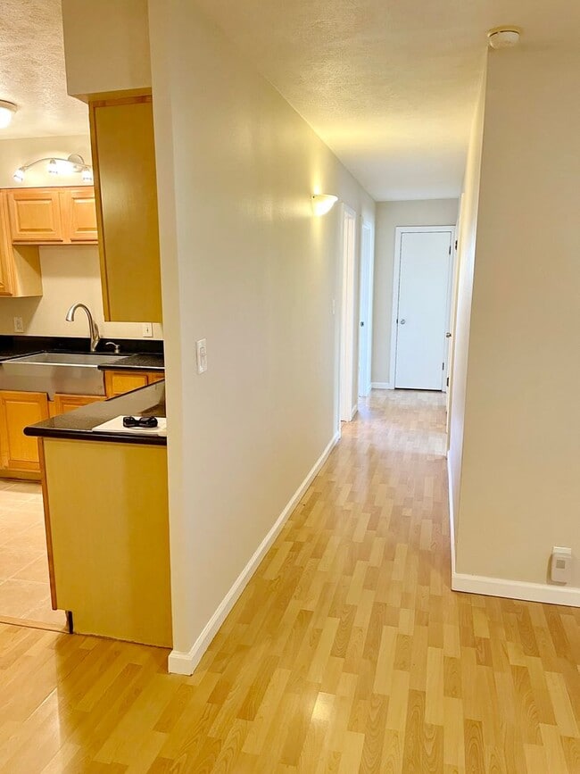 Building Photo - 3 Bed 1 Bath Unfurnished house in the Hear...