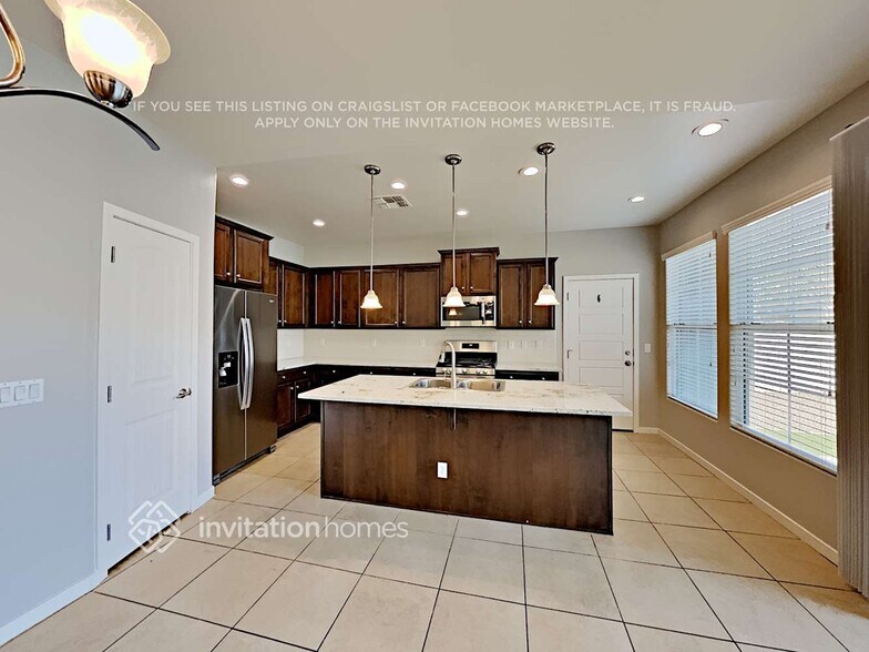 Building Photo - 2713 S Valle Verde