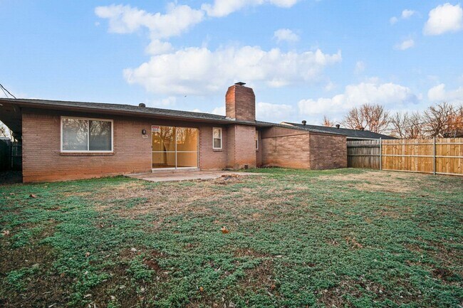 Building Photo - Beautifully Renovated 3bed/  2bath in Del city!   Bonus room in the Master bedroom!!