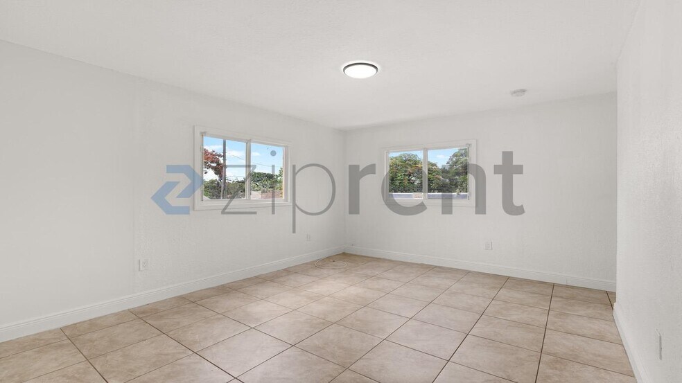 Building Photo - Unit