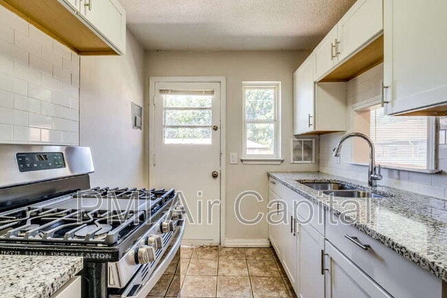 Building Photo - 6417 E Cottonwood Ln