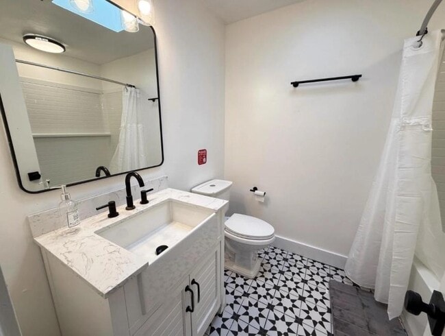 Building Photo - 5140 River Bluff Ln