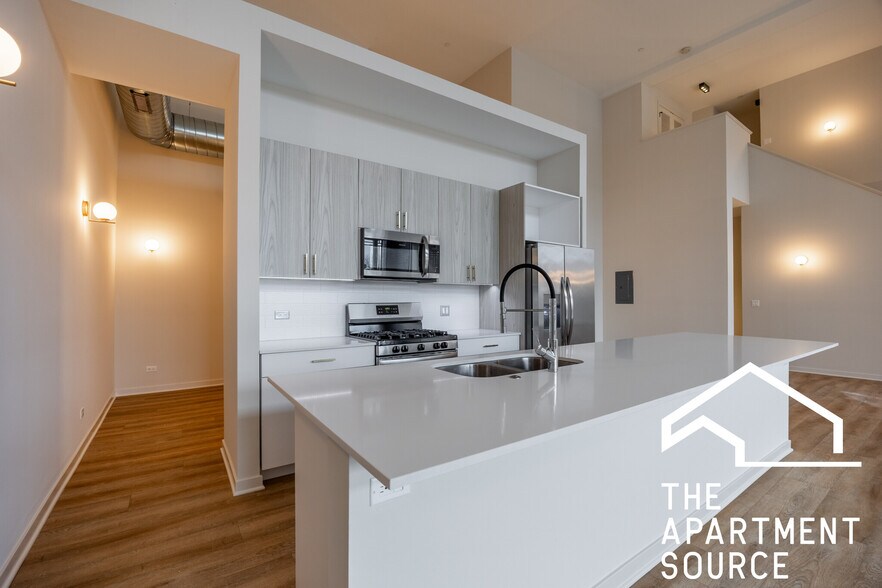 Building Photo - 3207 N Narragansett Ave