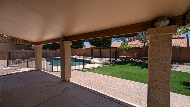 Building Photo - 4 Bedroom Home in the Waters Edge at Ocotillo Community Near W Queen Creek Rd and S Dobson Rd!