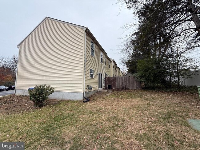 Building Photo - 4345 Normandy Ct