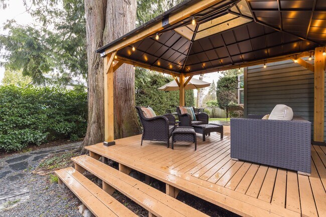 Building Photo - Lea Hill beautiful home - 4 bedroom 2.5 baths with 3 car garage & AC - A must see - Available Apr...