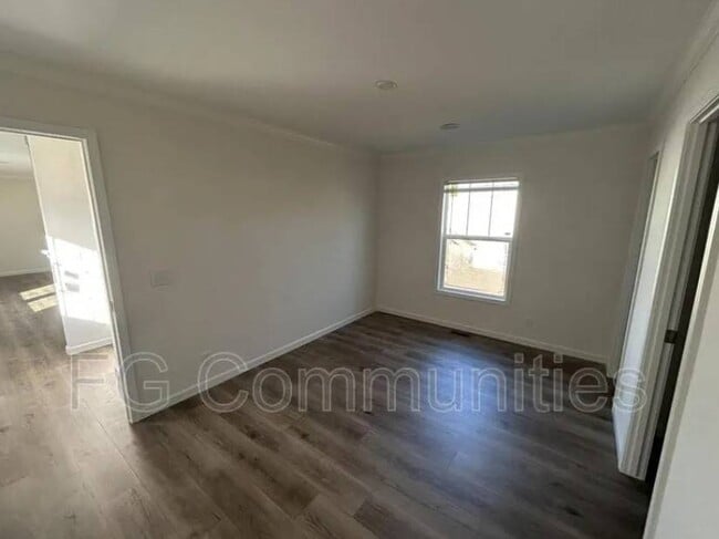 Building Photo - 119 Bobbys Loop