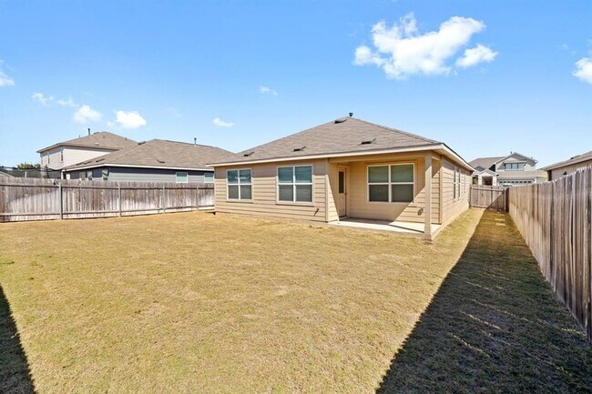 Building Photo - 215 Silver Springs Bend