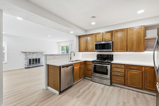 Building Photo - Stunning Fully Remodeled 3 Bed, 2 Bath Home in Conveniently-Located Northglenn!