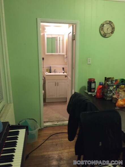 Building Photo - 447 Park Dr