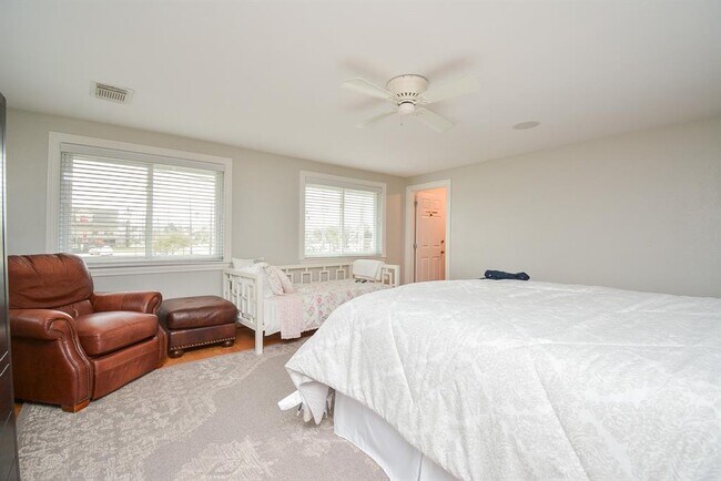 Building Photo - 400-1/2 4th St