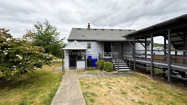 Building Photo - Lovely 3BD|1BA Home in Oregon City w/Basem...