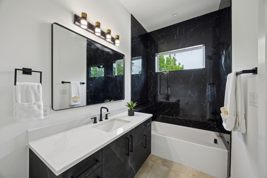 Building Photo - 3815 Hawick Ln