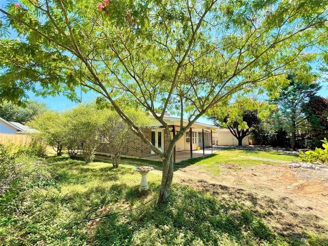 Building Photo - 502 Yaupon Cove