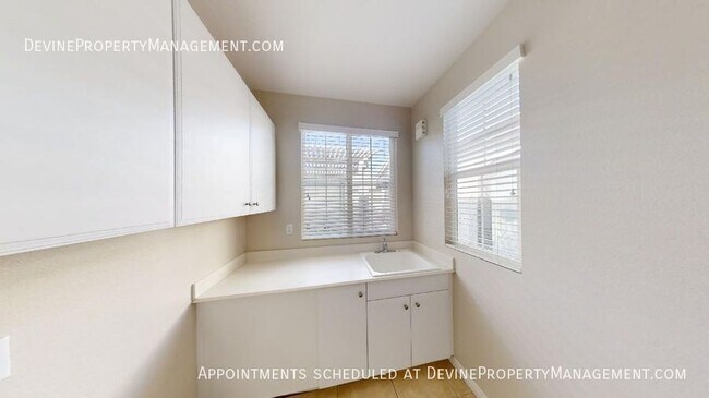 Building Photo - 381 Mesa Verde Park