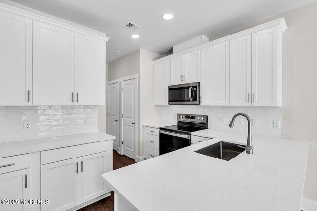 Building Photo - 201 Sunset Ave