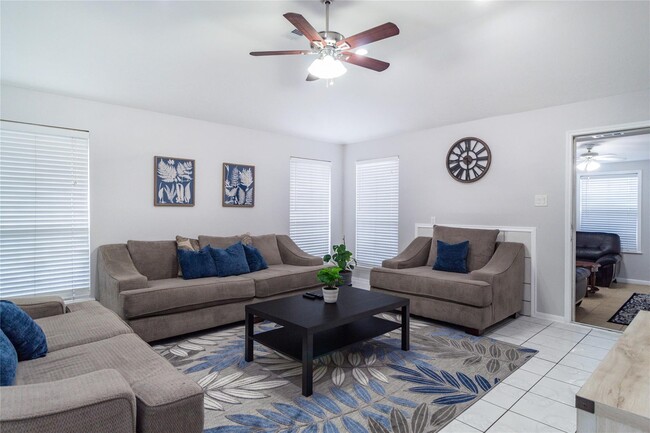 Building Photo - 13414 Creek Springs Dr