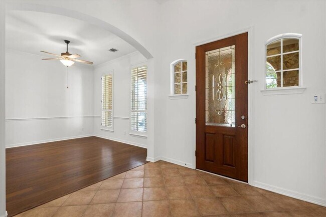 Building Photo - 2127 Clear Lake Pl