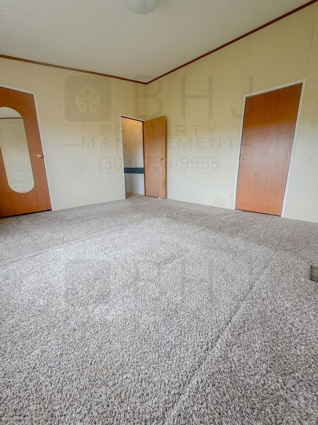 Building Photo - Dog Friendly, 3 Bed/ 2 Bath SFH