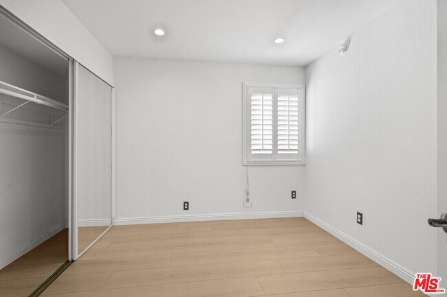 Building Photo - 1850 Midvale Ave