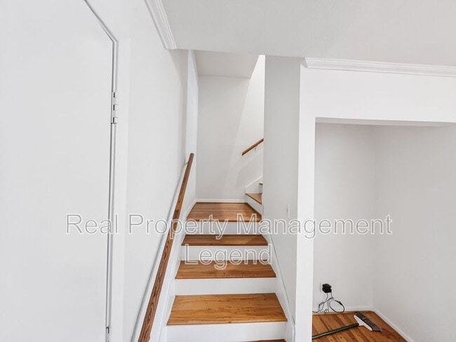 Building Photo - 4944 N Hall St