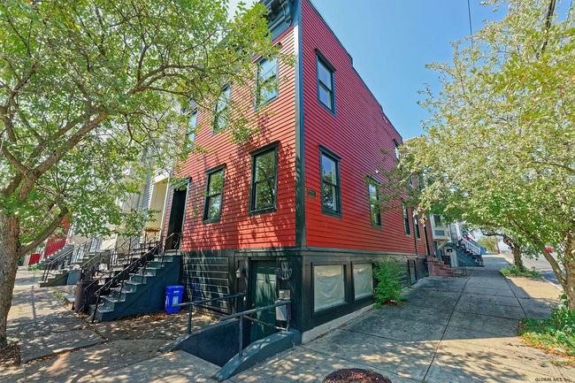 Building Photo - 149 Dove St