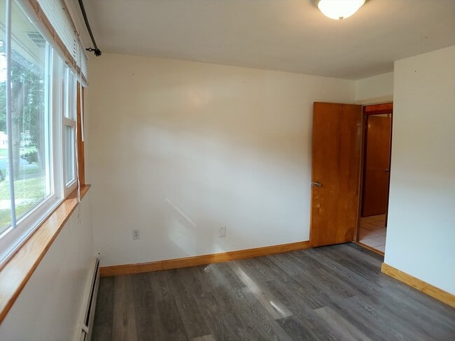 Building Photo - 45 Kinglet Dr