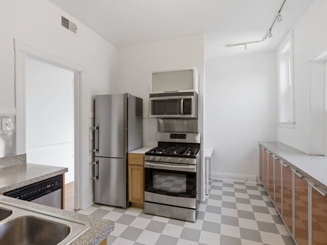 Building Photo - 5108 S Woodlawn Ave