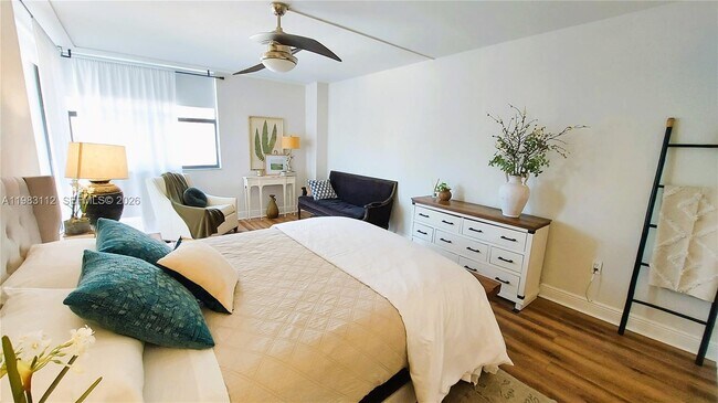 Building Photo - 3375 N Country Club Dr