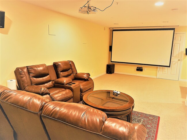 Building Photo - 208 Blossom Cir