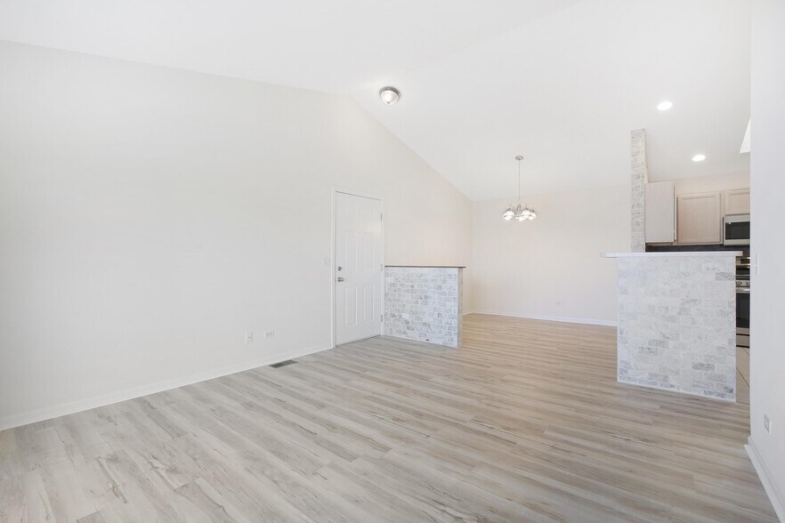 Building Photo - 670 Mill Cir