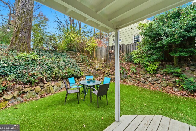 Building Photo - 302 Hascall Rd NW