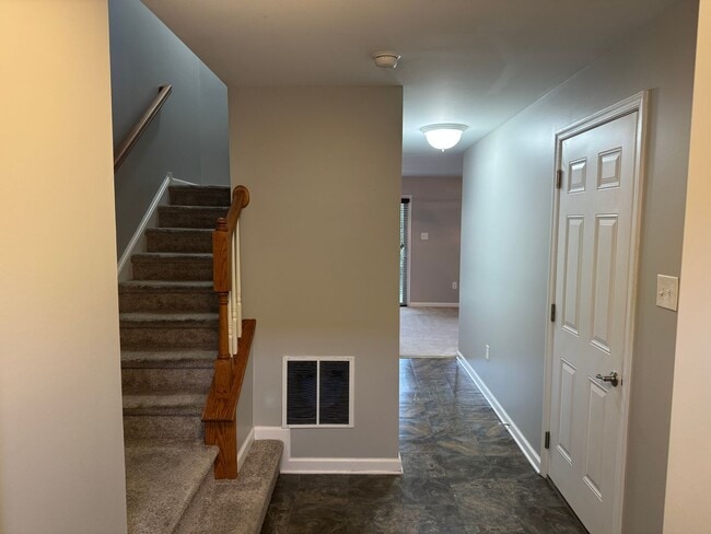 Building Photo - 1720 SF Townhome - 3 BR/1.5 BA in Vineland - Kings Crossing!
