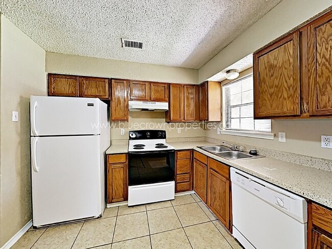 Building Photo - 648 S Rogers Rd
