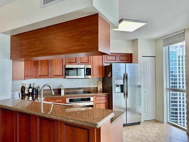 Building Photo - 347 N New River Dr E