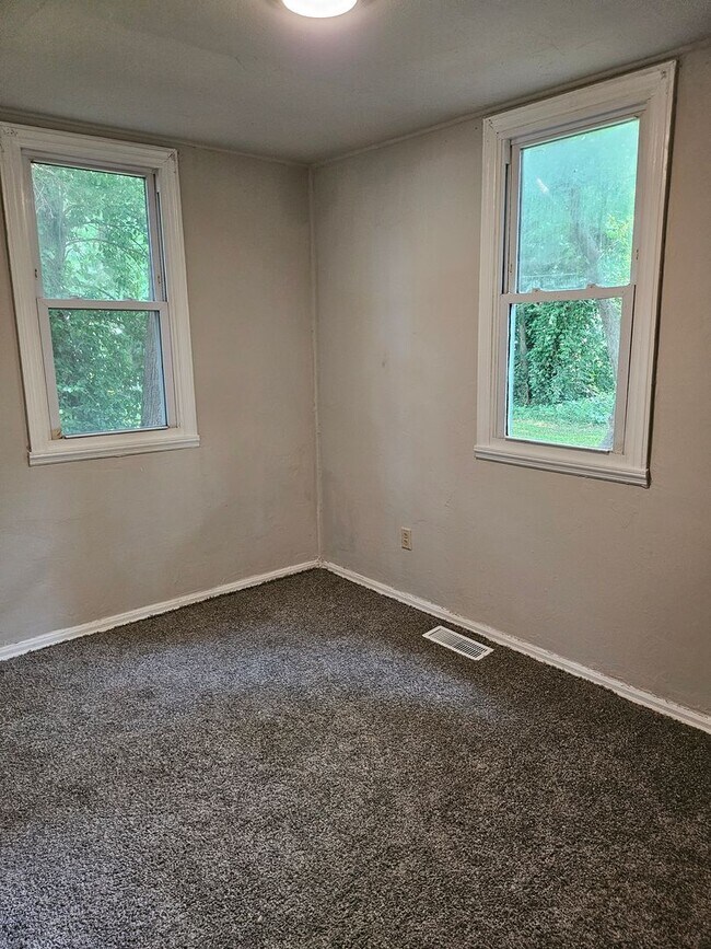 Building Photo - 1609 Rheinhardt Ave
