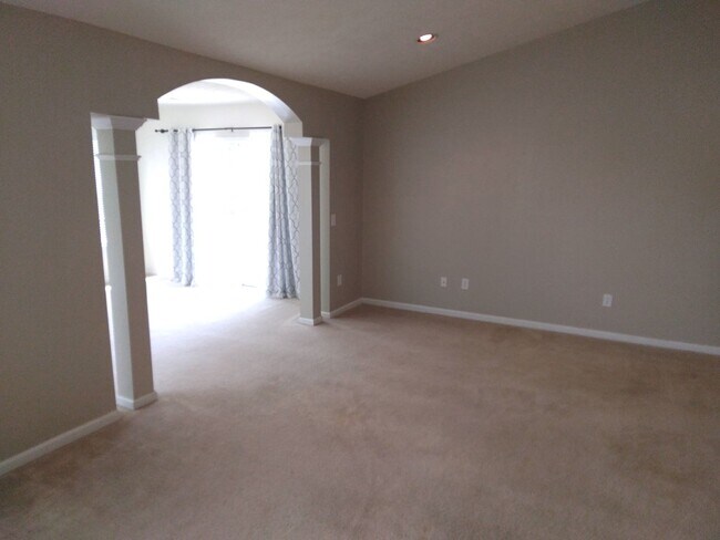 Building Photo - $1,995 - Pet Friendly, 3 Bedroom, 2 Bath H...